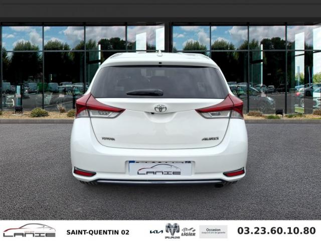 Toyota Auris image 1