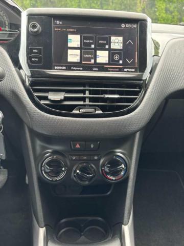 Peugeot 2008 image 2