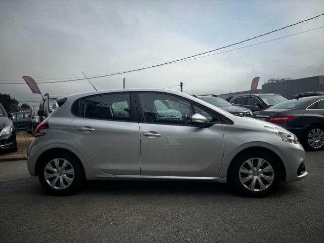 Peugeot 208 image 8