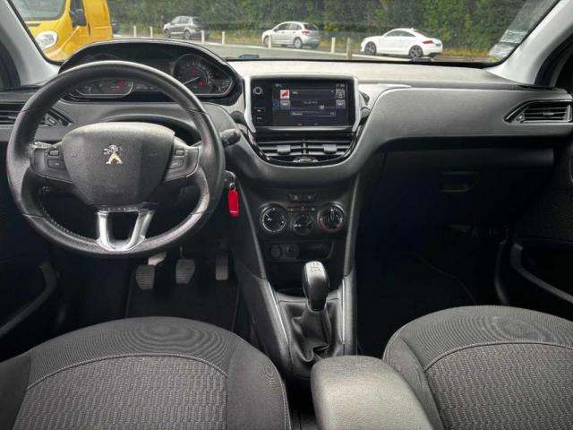 Peugeot 208 image 7