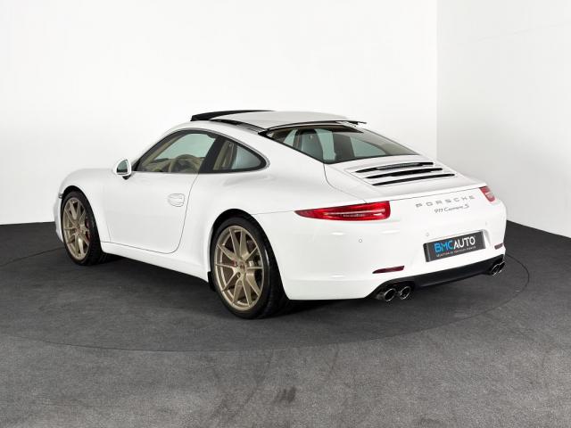 Porsche 911 image 2