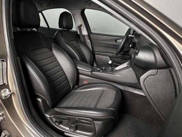 Alfa Romeo Giulia image 4