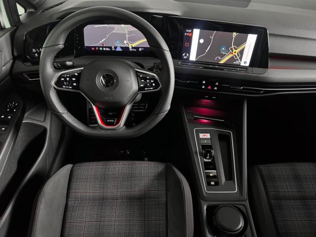 Volkswagen Golf image 9