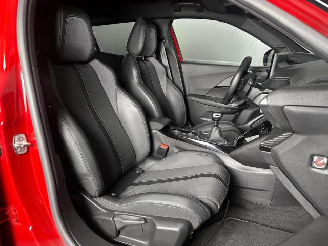 Peugeot 2008 image 8