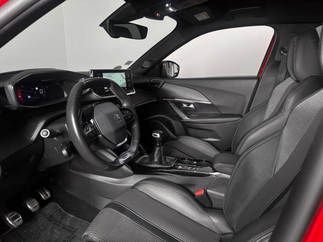 Peugeot 2008 image 2