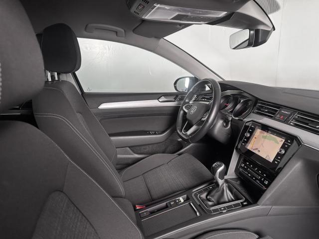 Volkswagen Passat image 8