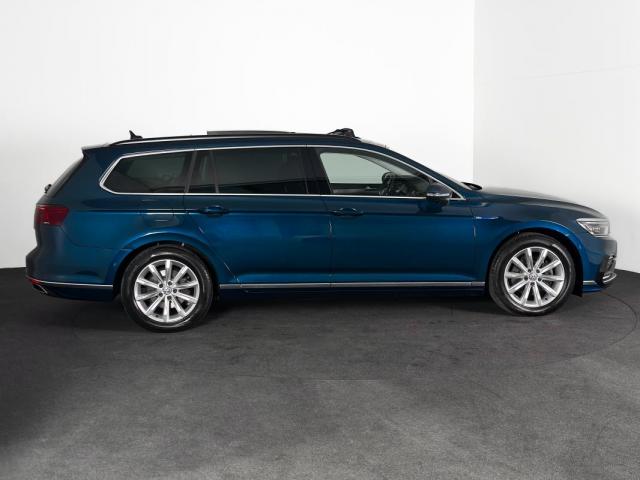 Volkswagen Passat image 9