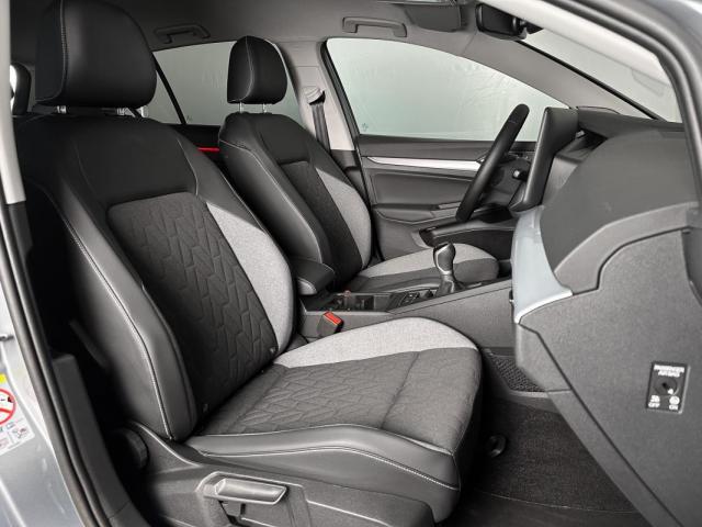 Volkswagen Golf image 9