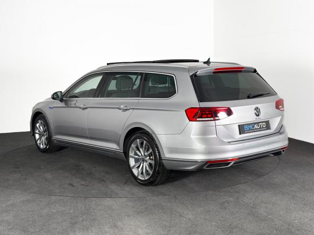 Volkswagen Passat image 9