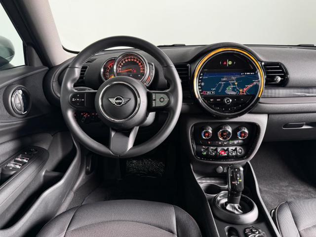 Mini Clubman image 3