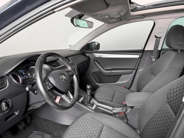Skoda Octavia image 8