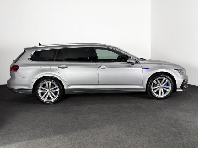 Volkswagen Passat image 5