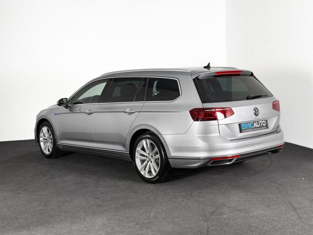Volkswagen Passat image 9