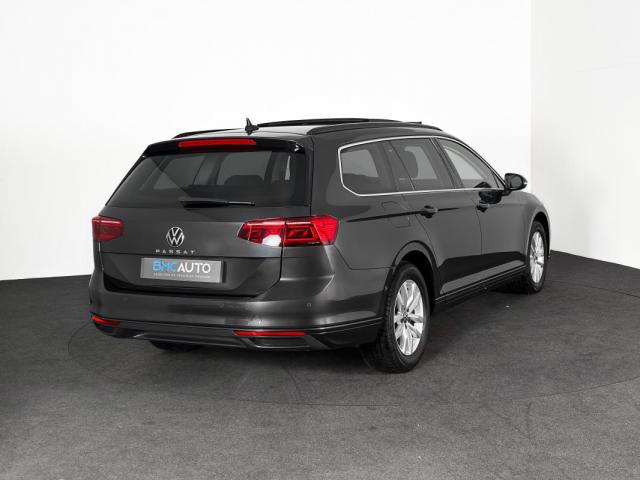 Volkswagen Passat image 9