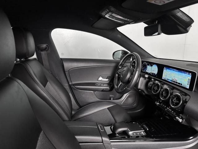 Mercedes Benz Cla image 3