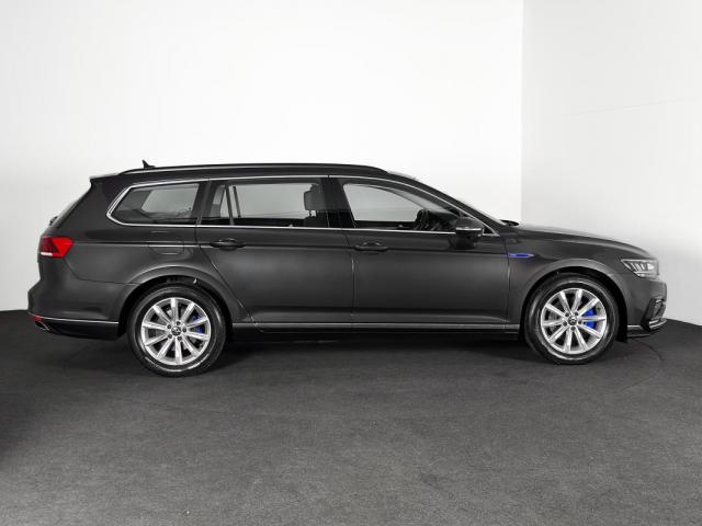 Volkswagen Passat image 6