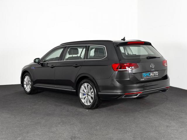 Volkswagen Passat image 1