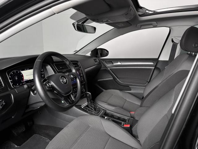 Volkswagen Golf image 8