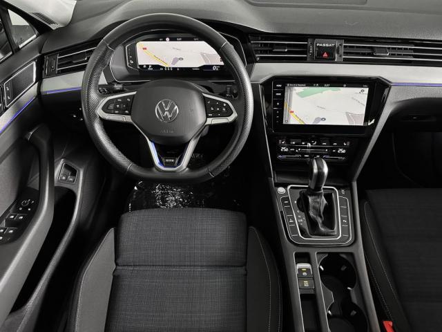 Volkswagen Passat image 1