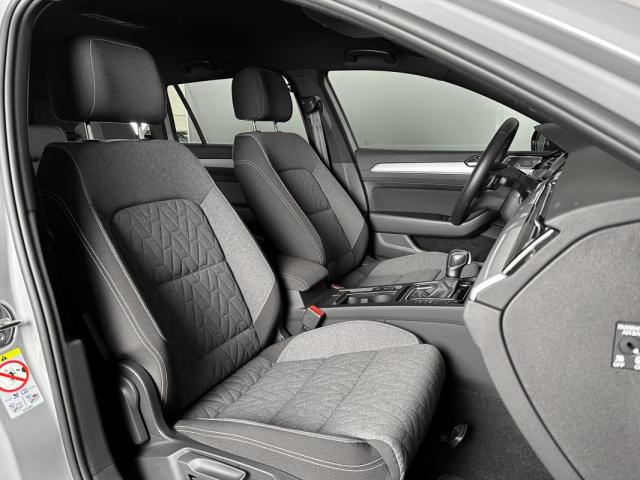 Volkswagen Passat image 9