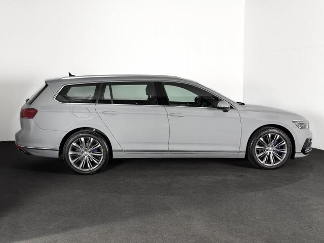 Volkswagen Passat image 8