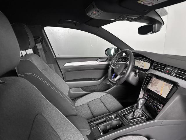 Volkswagen Passat image 1