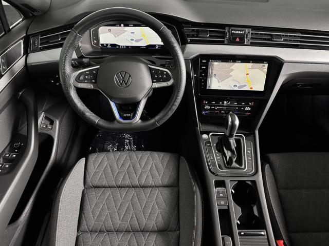 Volkswagen Passat image 2