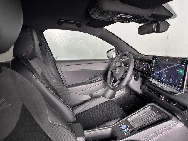 Volkswagen T-Roc image 2