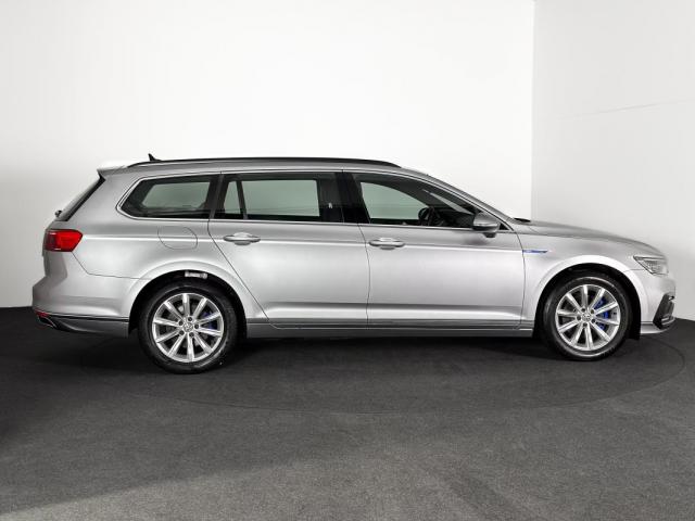 Volkswagen Passat image 3