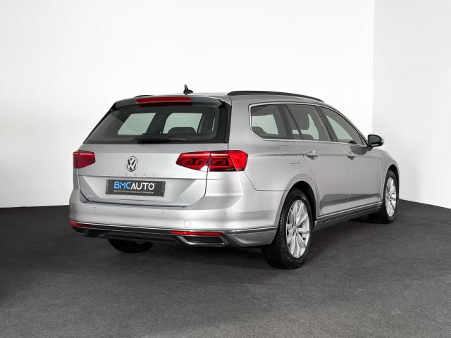 Volkswagen Passat image 9