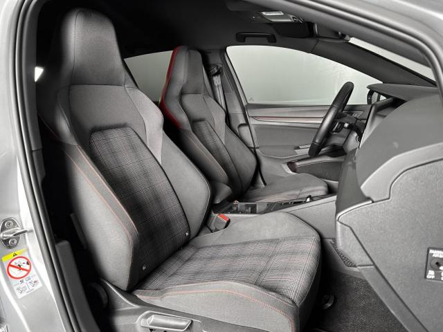 Volkswagen Golf image 9