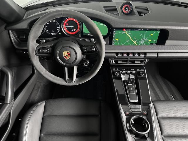 Porsche 992 image 2