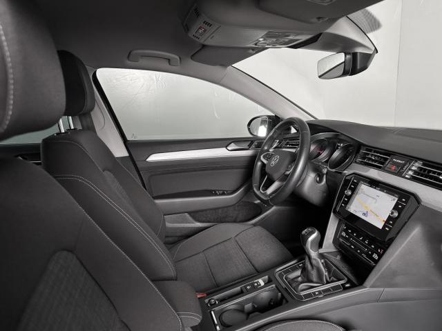 Volkswagen Passat image 8