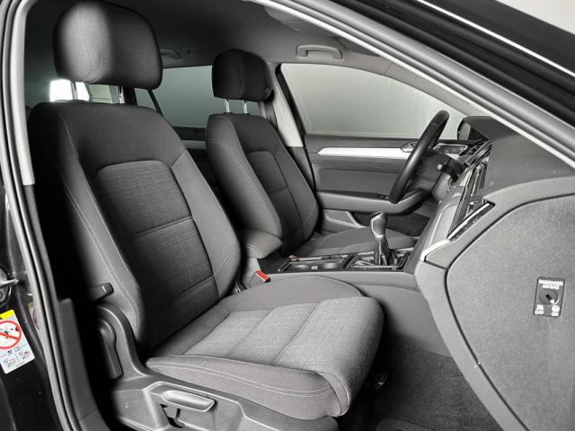 Volkswagen Passat image 1