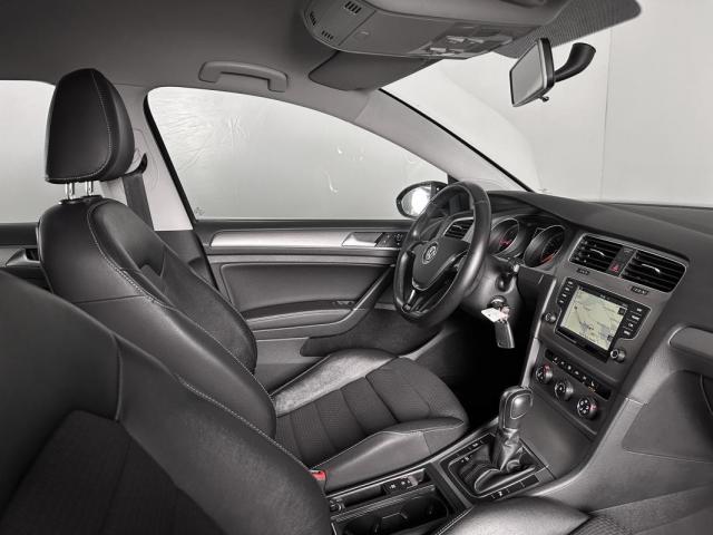 Volkswagen Golf image 8