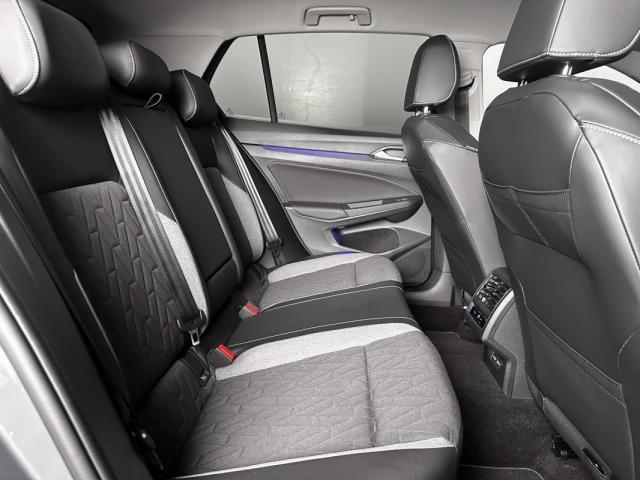 Volkswagen Golf image 9