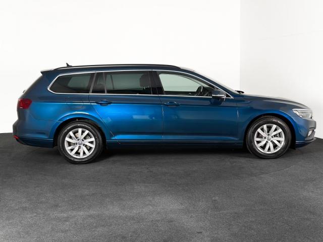 Volkswagen Passat image 8
