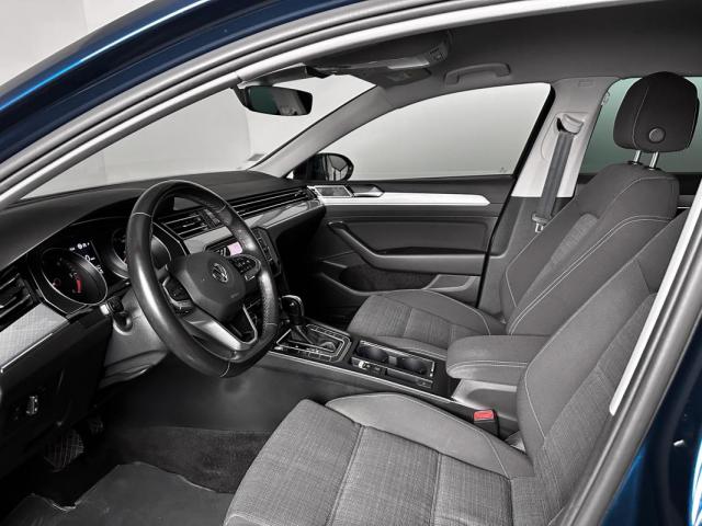 Volkswagen Passat image 9