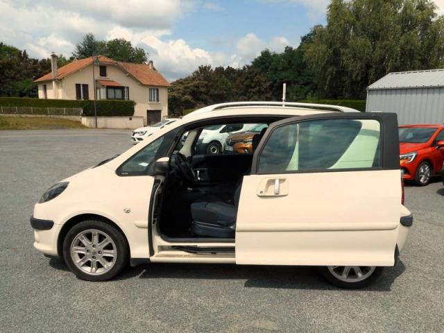 Peugeot 1007 image 1