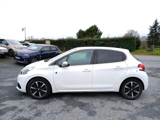 Peugeot 208 image 2