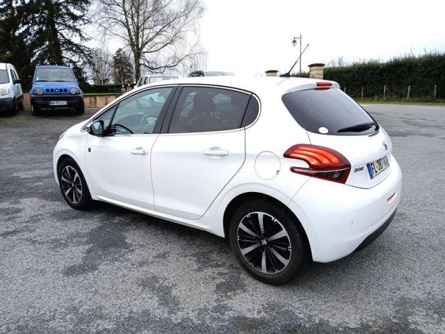 Peugeot 208 image 4