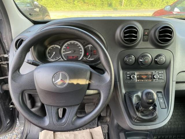 Mercedes Benz Vito image 2