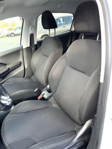 Peugeot 208 image 6