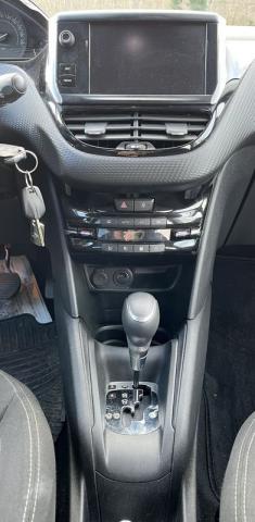 Peugeot 208 image 2