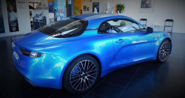 Alpine A110 image 2