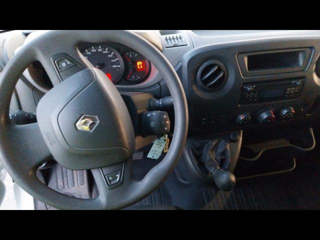 Renault Master image 2