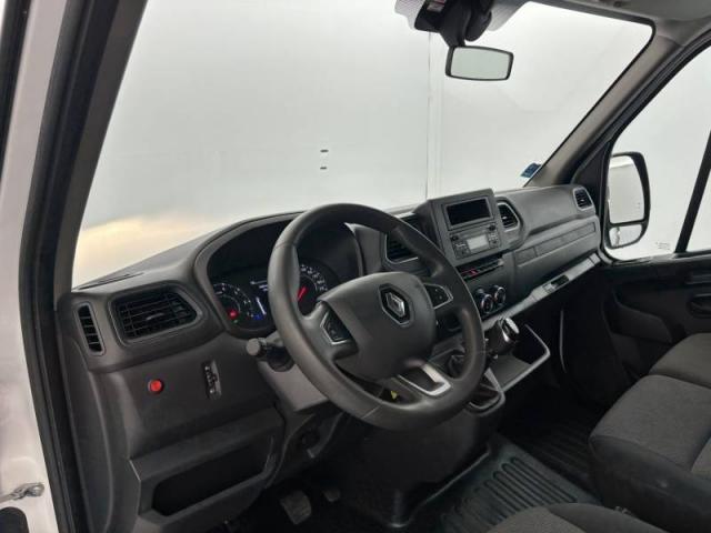 Renault Master image 1