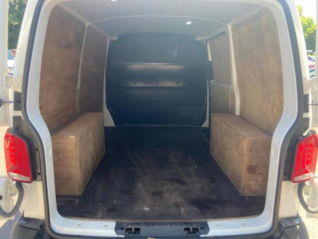 Volkswagen Transporter image 2