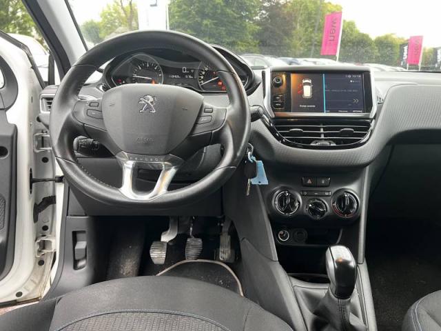 Peugeot 208 image 1