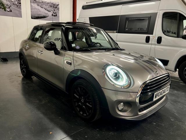 Mini Cooper image 3